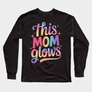 This mom glows Happy Mothers Day tie dye mom colors 80's Long Sleeve T-Shirt